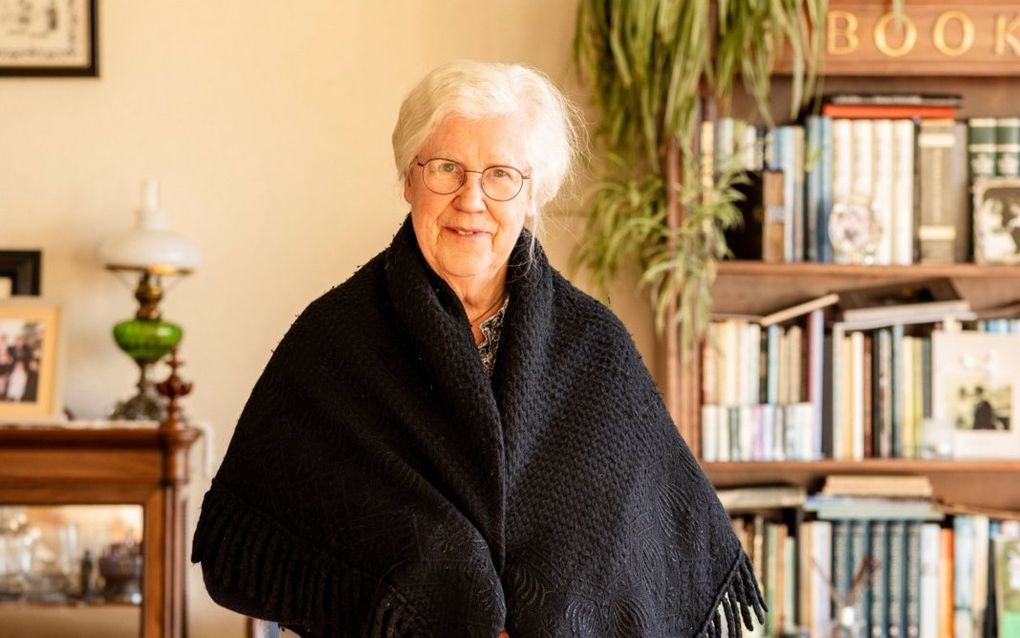 Ineke van Wijk: Opoes omslagdoek draag ik nog elke herfst