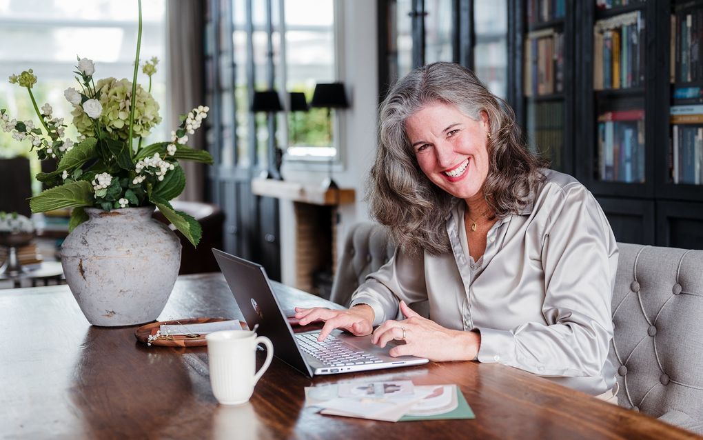 Jo-Anne verkocht als een van de eersten online trouwkaarten