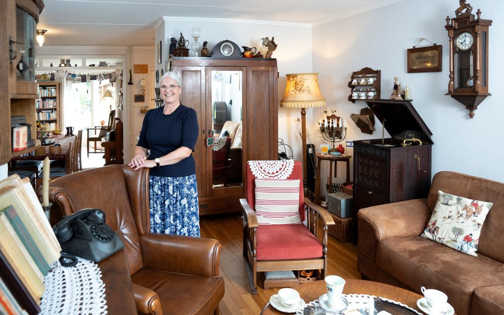 Een woonkamer met rariteiten in Wouw